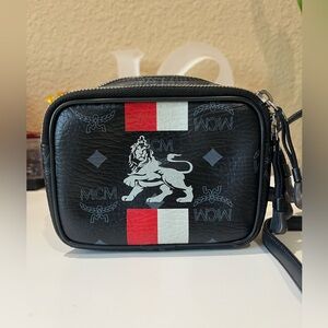 MCM LION PRINCESS SMALL SLING BAG